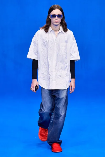 Look 64